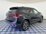 Used 2024 Volkswagen Taos SE w/ Panoramic Sunroof Package image 3