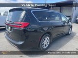 Used 2023 Chrysler Pacifica Touring-L image 5