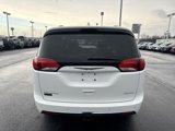 Used 2017 Chrysler Pacifica Limited image 4