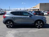 Used 2019 Volvo XC40 T5 Momentum image 2