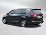 Used 2022 Chrysler Voyager LX image 5