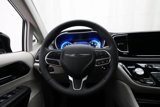 Certified 2023 Chrysler Pacifica Limited image 4
