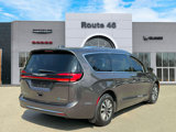 Used 2021 Chrysler Pacifica Touring-L w/ Uconnect Theater Family Group image 5