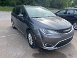 Used 2017 Chrysler Pacifica Touring-L image 2
