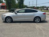 Used 2018 Ford Fusion SE image 2