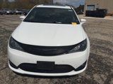 Used 2019 Chrysler Pacifica Touring-L Plus w/ Advanced Safetytec Group image 2