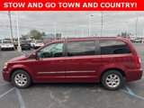 Used 2013 Chrysler Town & Country Touring image 6