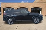 Used 2023 Nissan Rogue SV image 2