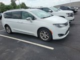 Used 2017 Chrysler Pacifica Limited w/ Advanced Safetytec Group image 2