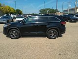 Used 2017 Toyota Highlander LE image 2