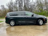 Used 2022 Chrysler Pacifica Touring-L image 4