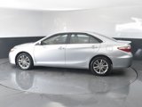 Used 2017 Toyota Camry SE image 3