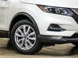 Used 2020 Nissan Rogue Sport SV w/ Technology Package image 3