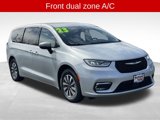 Used 2023 Chrysler Pacifica Touring-L image 3