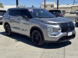 Used 2022 Mitsubishi Outlander SE image 3