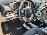 Used 2019 Chrysler Pacifica Touring-L image 2