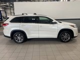Used 2017 Toyota Highlander XLE image 2