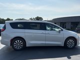 Used 2020 Chrysler Pacifica Touring-L image 2