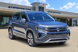 Used 2022 Volkswagen Taos SE image 2