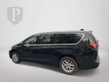 Used 2023 Chrysler Pacifica Touring-L image 3