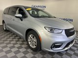 Used 2023 Chrysler Pacifica Touring-L image 3