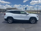 Used 2024 GMC Terrain SLT image 2