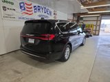 New 2025 Chrysler Pacifica Select image 3