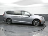 Used 2021 Chrysler Pacifica Touring-L image 3