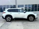 Used 2021 Nissan Rogue SV image 3
