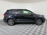 Used 2024 Volkswagen Taos SE w/ Panoramic Sunroof Package image 2