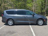 Used 2022 Chrysler Pacifica Touring-L image 3