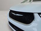 Used 2023 Chrysler Pacifica Limited image 2