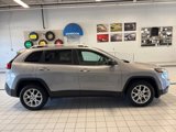 Used 2018 Jeep Cherokee Latitude image 2