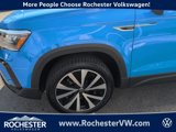 Used 2024 Volkswagen Taos SE w/ Panoramic Sunroof Package image 2