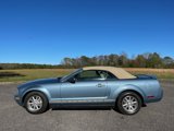 Used 2007 Ford Mustang Convertible image 2