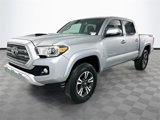 Used 2017 Toyota Tacoma TRD Sport image 3