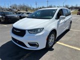 Used 2022 Chrysler Pacifica Touring-L image 2