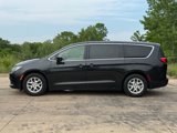 Used 2017 Chrysler Pacifica LX image 2