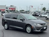 Used 2017 Chrysler Pacifica Touring-L image 3