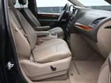 Used 2015 Chrysler Town & Country Touring-L w/ Driver Convenience Group image 6