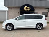 Used 2020 Chrysler Pacifica Touring-L Plus w/ Tire & Wheel Group image 2