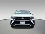 Used 2024 Volkswagen Taos SE image 2