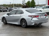 Used 2022 Toyota Camry SE image 4