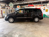Used 2015 Chrysler Town & Country Touring image 2