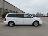 Used 2015 Chrysler Town & Country Limited Platinum image 4
