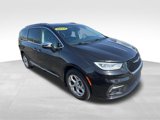 Used 2021 Chrysler Pacifica Limited w/ Uconnect Theater Family Group image 3