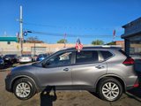 Used 2020 Nissan Rogue SV image 2
