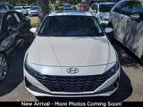 Used 2022 Hyundai Elantra SEL w/ Convenience + Premium Package image 2