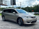 Used 2017 Chrysler Pacifica Limited image 3