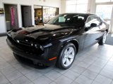 Used 2023 Dodge Challenger SXT image 3